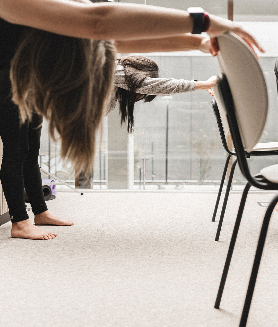 Conviértete a la pausa activa con el yoga en el trabajo /  Egin zaitez etenaldi aktiboan Yogarekin lanean